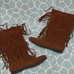 Fringe boots